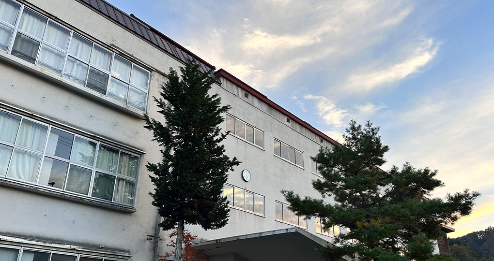 校舎と夕焼け